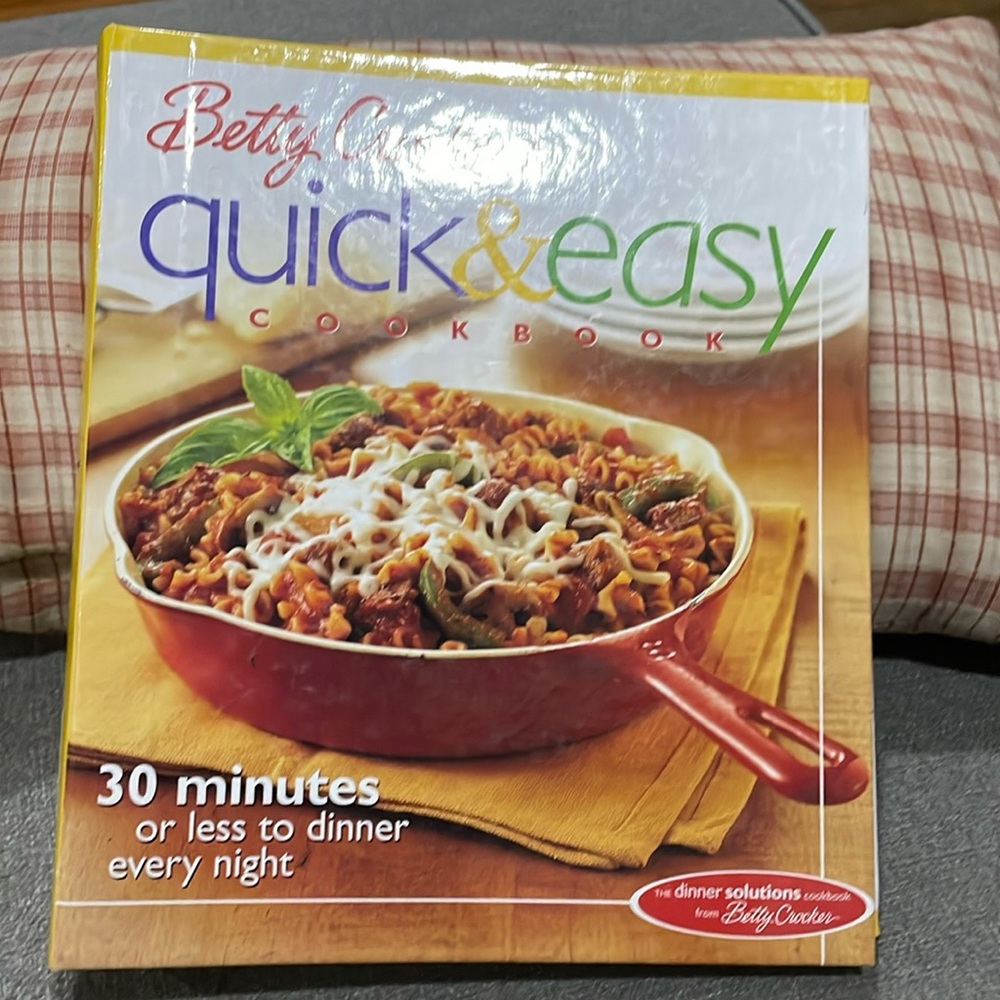Betty Crocker Quick & Easy Binder Cookbook Dinner over 300 pgs.